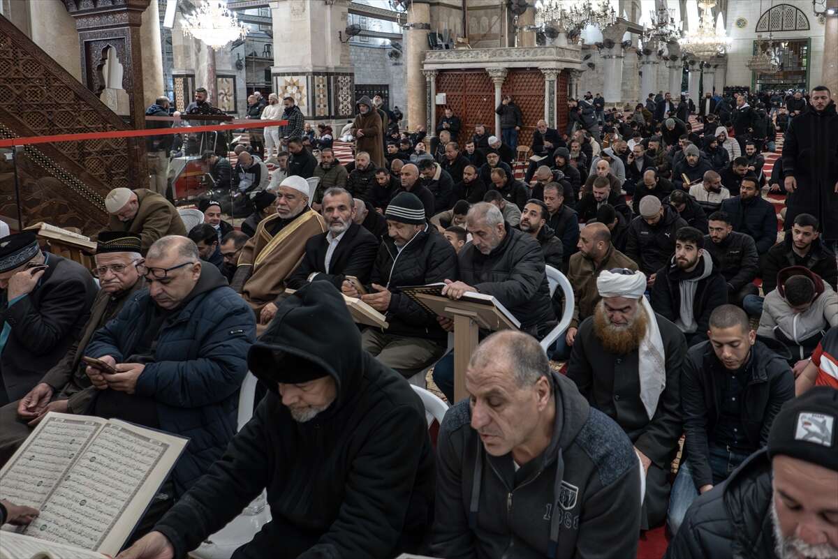 Mescid-i Aksa 41 gün sonra ibadete açıldı, Filistinliler şükür secdesine kapandı 19